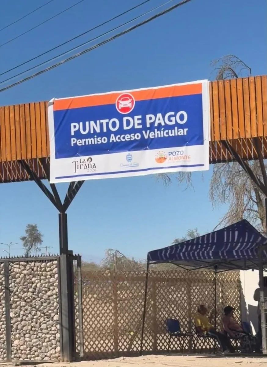 Señalización del punto de pago del permiso de acceso vehicular.